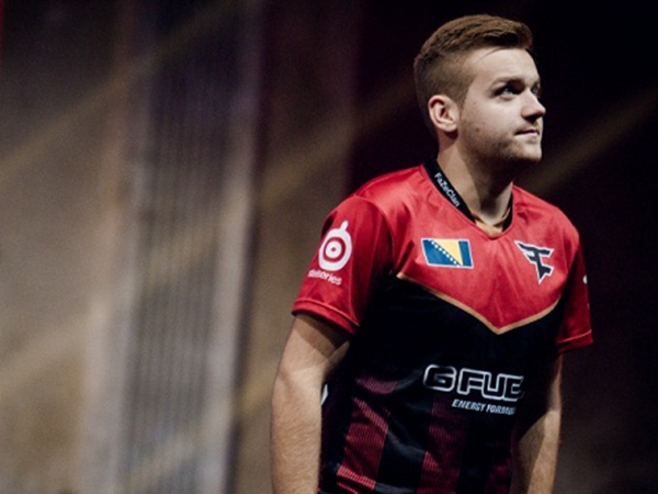 兄弟们来了！ T1 正式宣布 Xccurate 成为其内容创作者：明天晚上 8 点，虎牙将首播