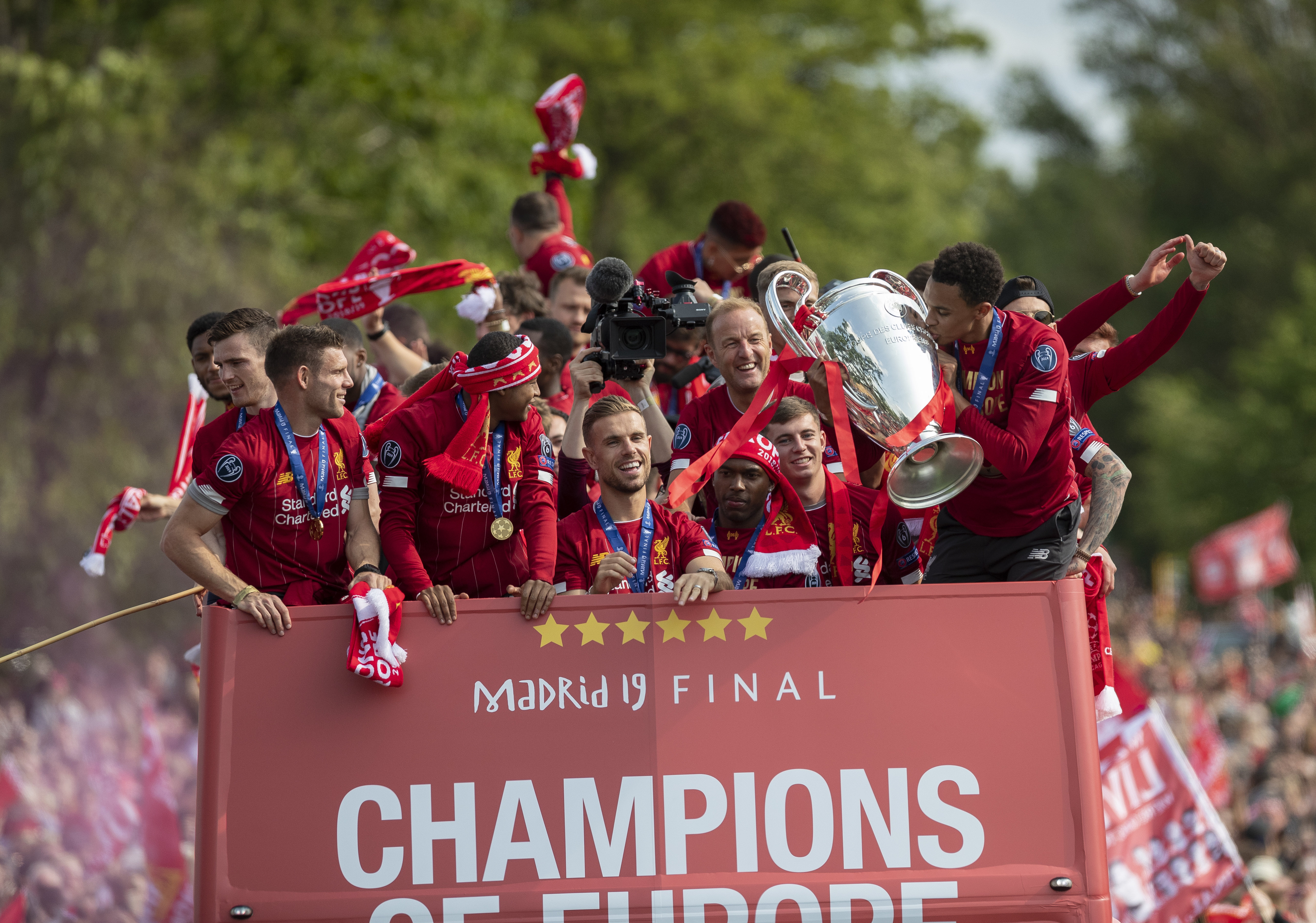 WBGvsLNG首发名单：Tarzan决战老东家！Xiaohu大战Scout