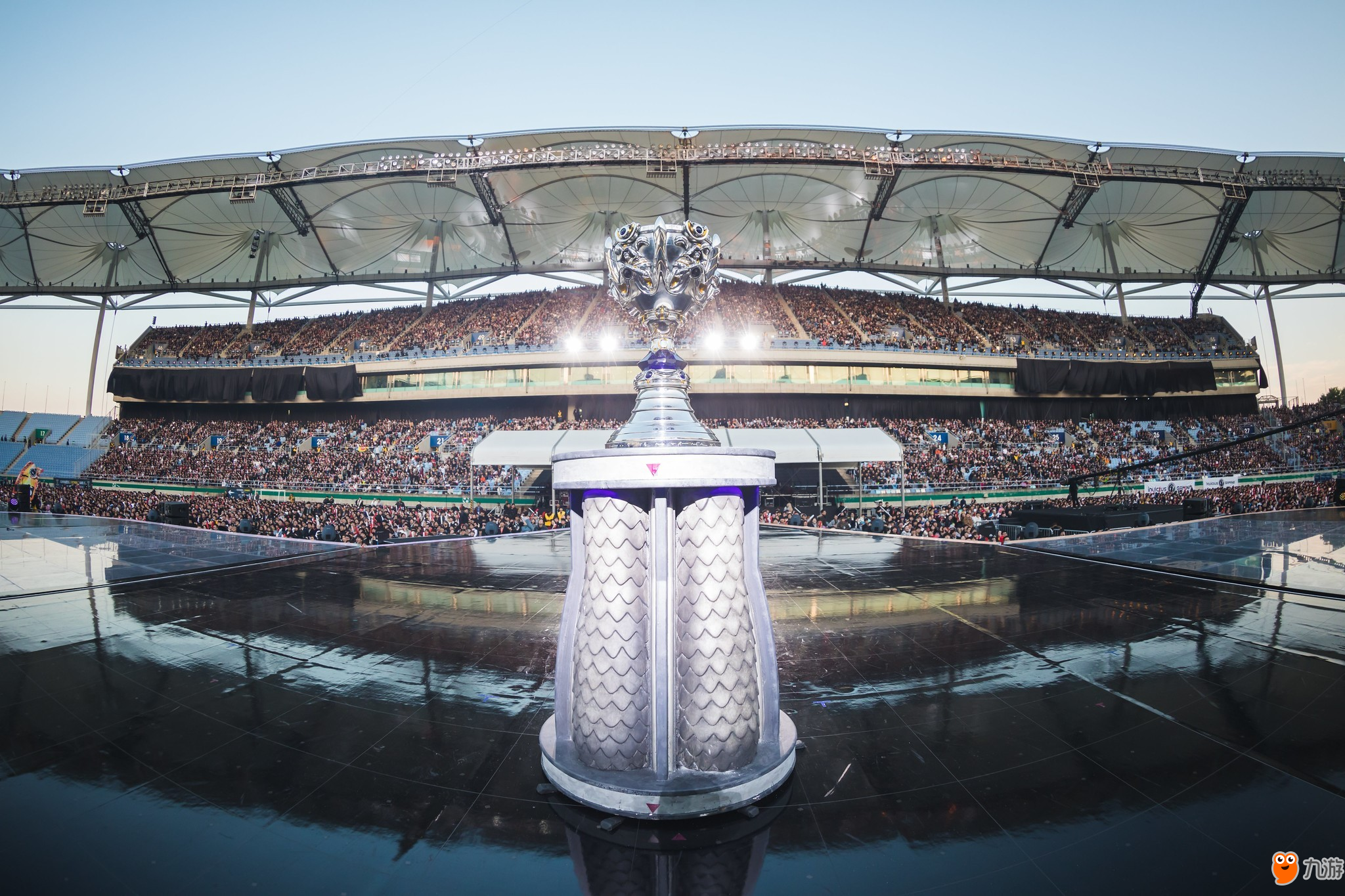 【美图特别版】WE发布夏季赛定妆照：新生不息，不止少年